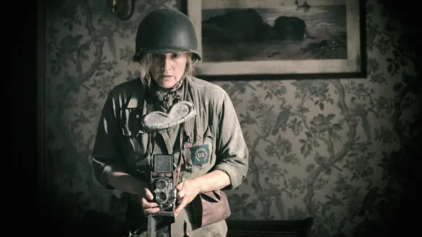 'Lee' Is a Formulaic Biopic With Kate Winslet in Fine Form