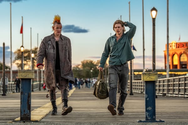 'Caught Stealing' Review: Austin Butler Carries Darren Aronofsky's Haphazard Crime Thriller