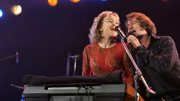 Song Sung Blue Review: Treacly Neil Diamond Musical Formulaic in the Worst Ways